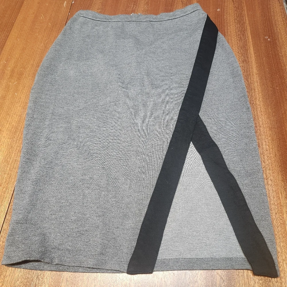 Bebe Elegant Gray Wrap Skirt Sz 6 - Picture 5 of 13